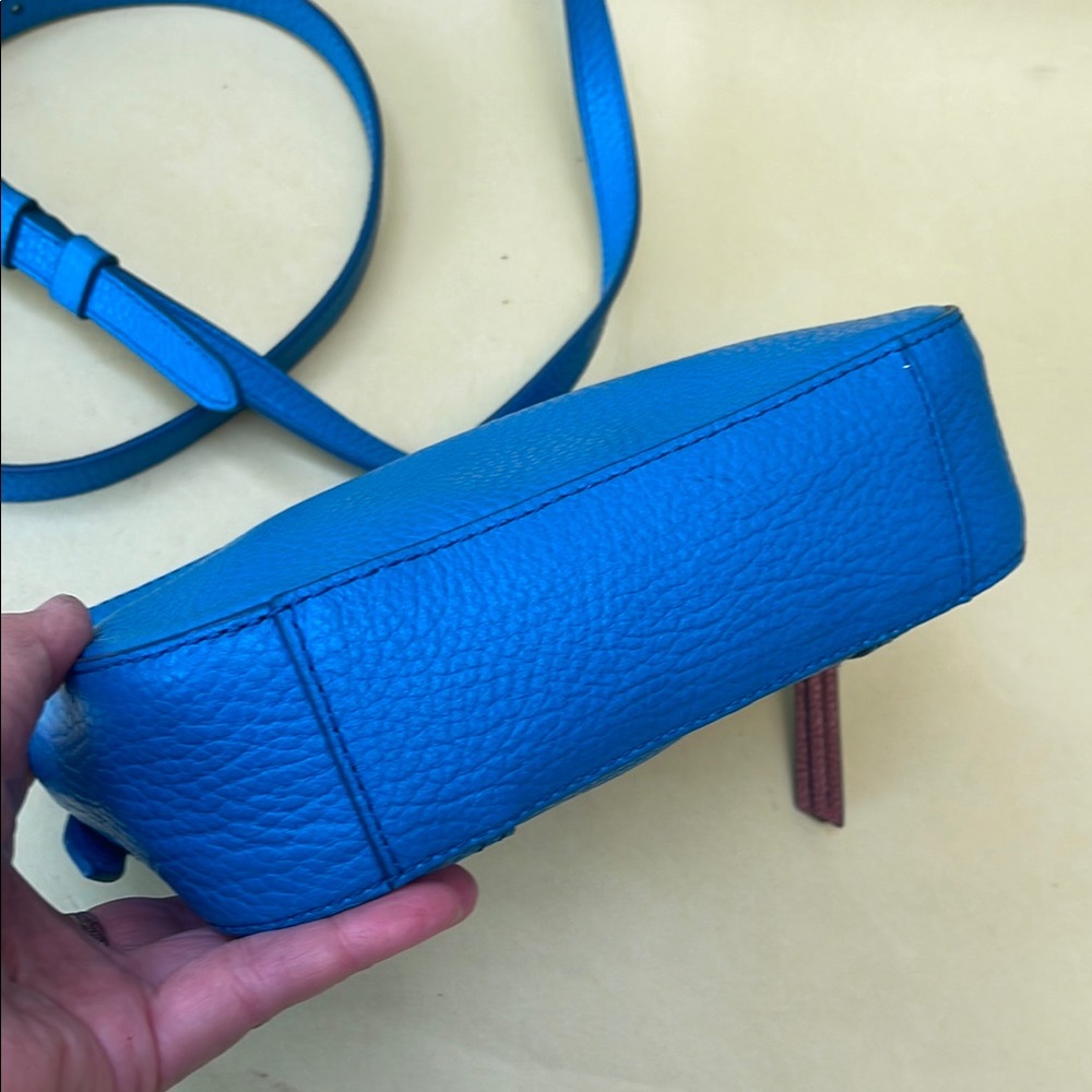 Fossil Turquoise Blue Crossbody Bag with Adjustable Strap and Minimalist Design - Picture 6 of 11